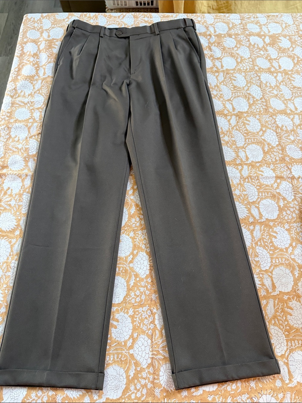 Savane Men's Pleated Dress Pants Comfort Plus waist in Dark Brown
